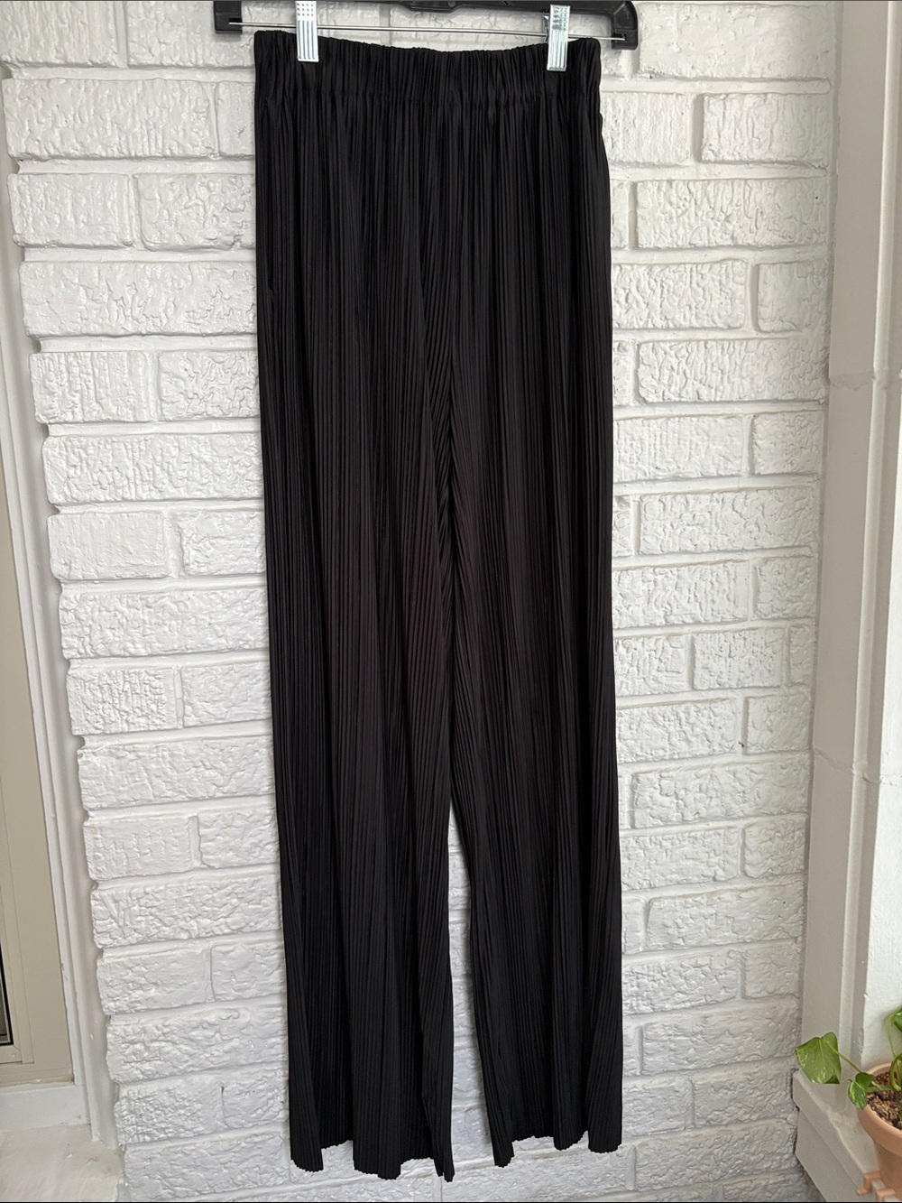 SAMSOE Black Pleated Wide-Leg Pants